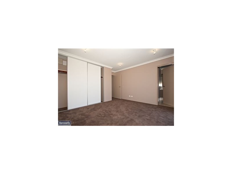 17 Affable Way, Atwell WA 6164