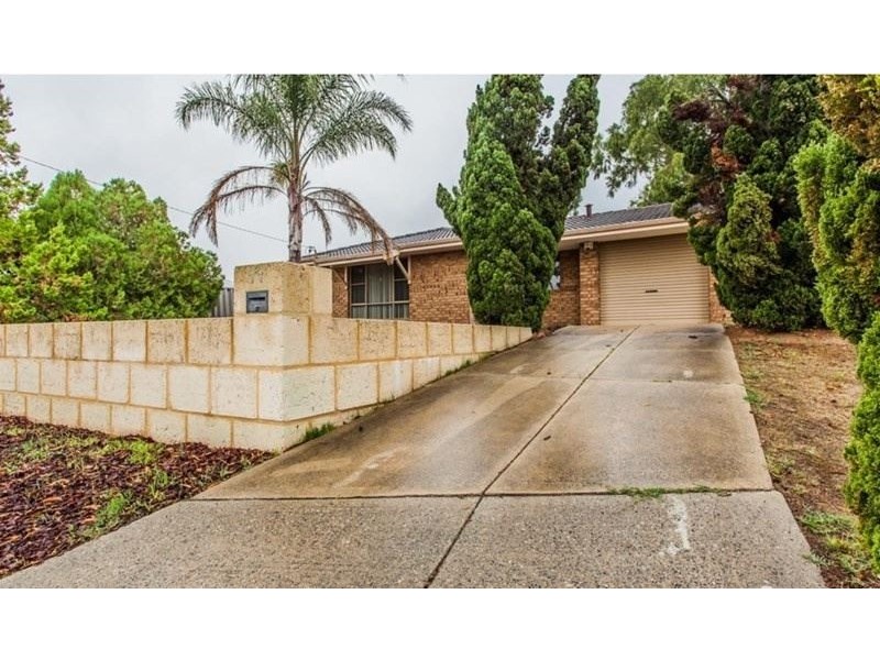 11 Simmons Loop, Parmelia WA 6167