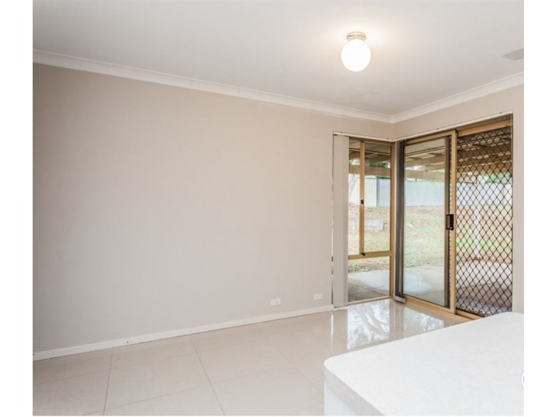 11 Simmons Loop, Parmelia WA 6167