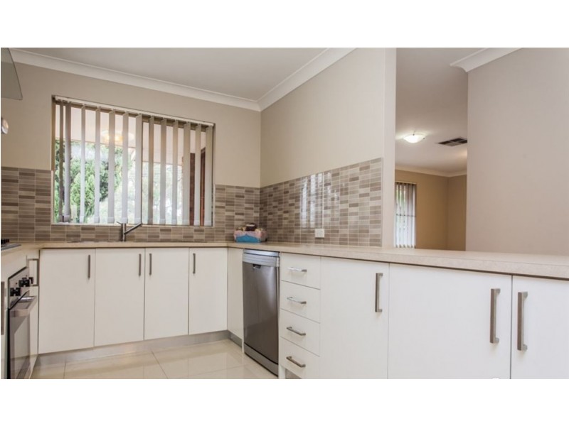 11 Simmons Loop, Parmelia WA 6167