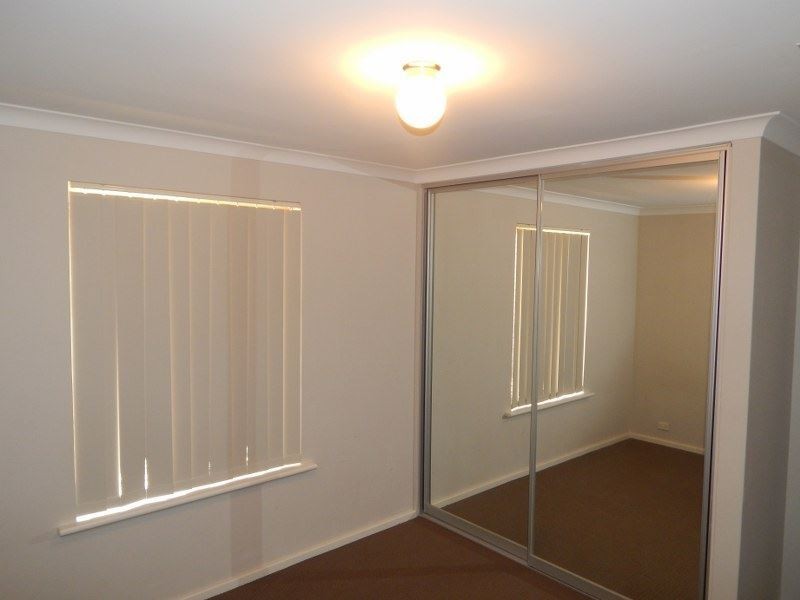 11 Simmons Loop, Parmelia WA 6167