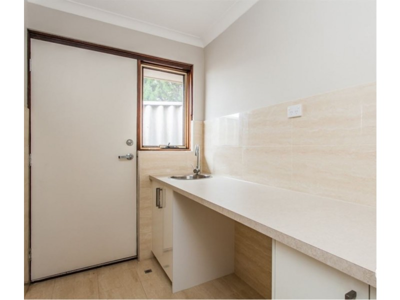 11 Simmons Loop, Parmelia WA 6167