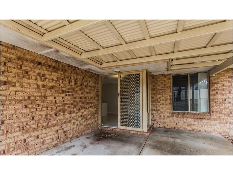 11 Simmons Loop, Parmelia WA 6167