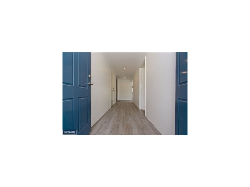 16 Yewers Drive, Champion Lakes WA 6111