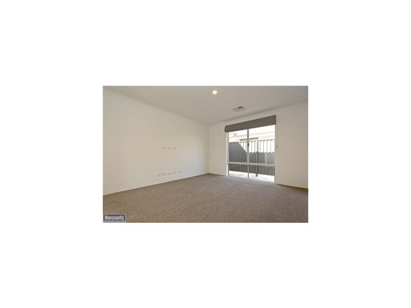 16 Yewers Drive, Champion Lakes WA 6111