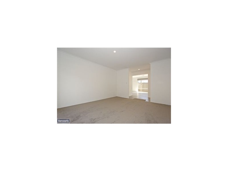 16 Yewers Drive, Champion Lakes WA 6111