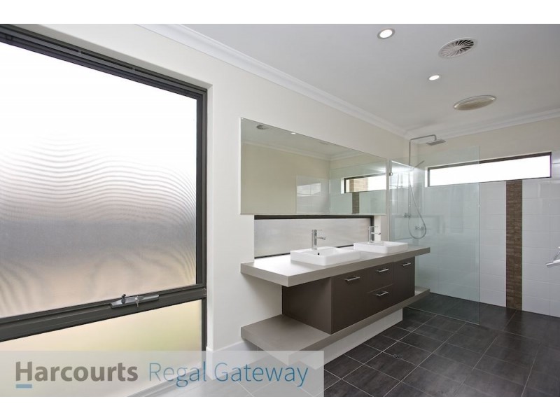 7 Menner Way, Piara Waters WA 6112