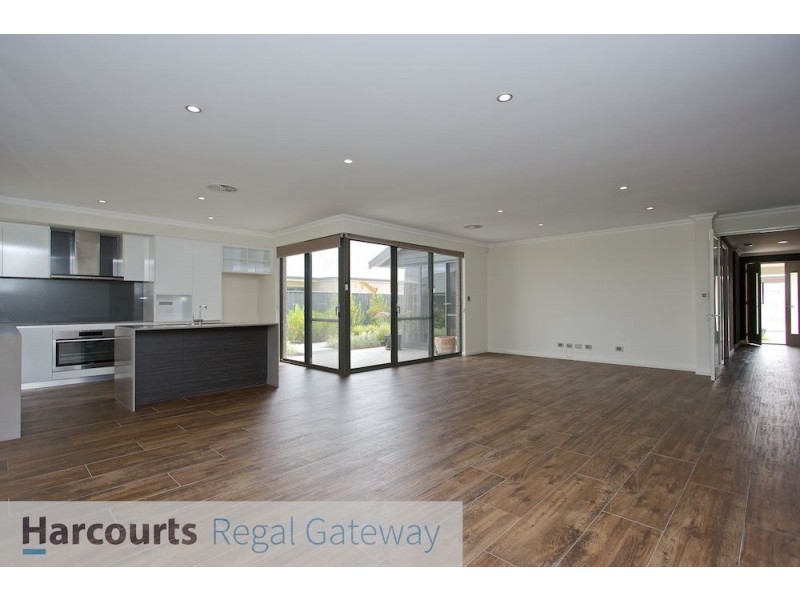 7 Menner Way, Piara Waters WA 6112