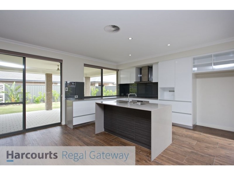 7 Menner Way, Piara Waters WA 6112