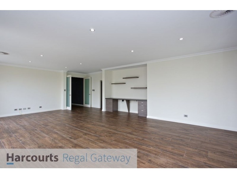 7 Menner Way, Piara Waters WA 6112