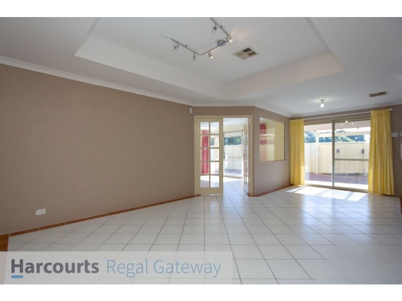 33 Carnegie Parade, Success WA 6164