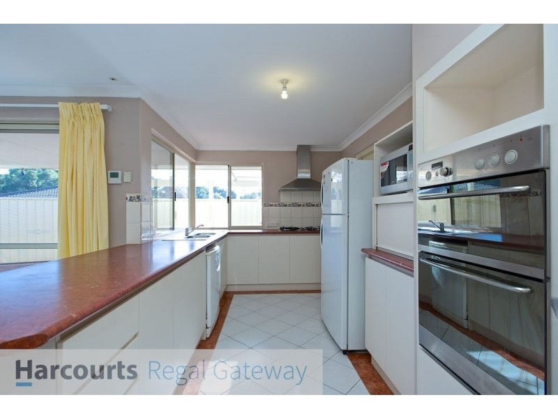 33 Carnegie Parade, Success WA 6164