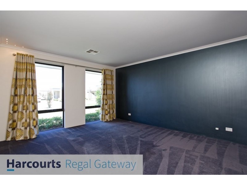 31 Moonah Way, Hammond Park WA 6164