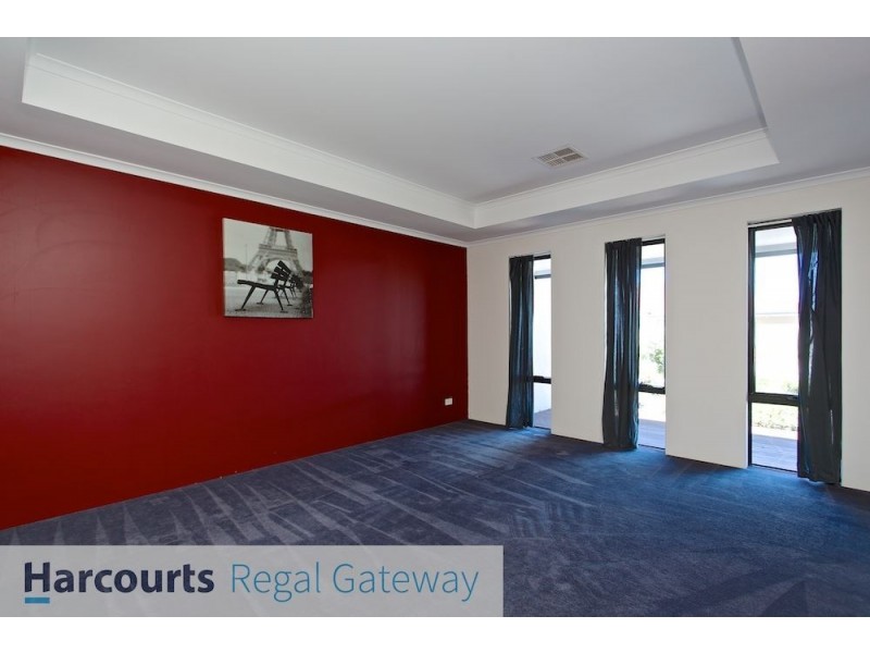 31 Moonah Way, Hammond Park WA 6164