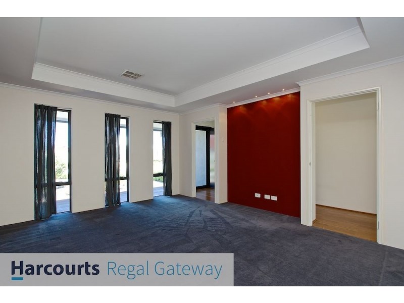 31 Moonah Way, Hammond Park WA 6164