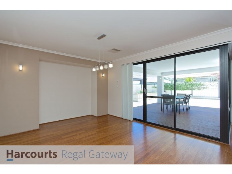 31 Moonah Way, Hammond Park WA 6164