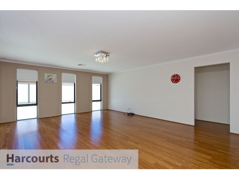 31 Moonah Way, Hammond Park WA 6164