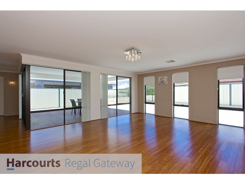 31 Moonah Way, Hammond Park WA 6164