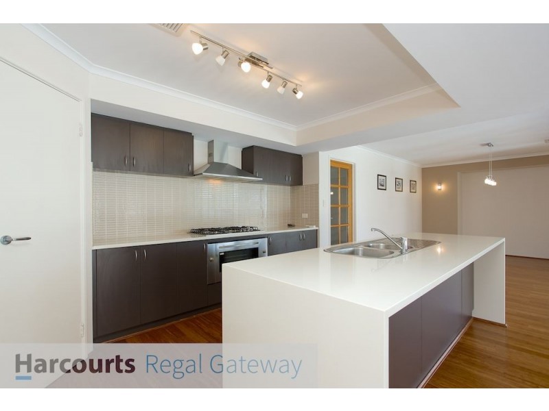 31 Moonah Way, Hammond Park WA 6164