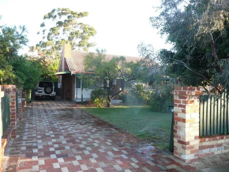 34 Armstrong Road, Wilson WA 6107