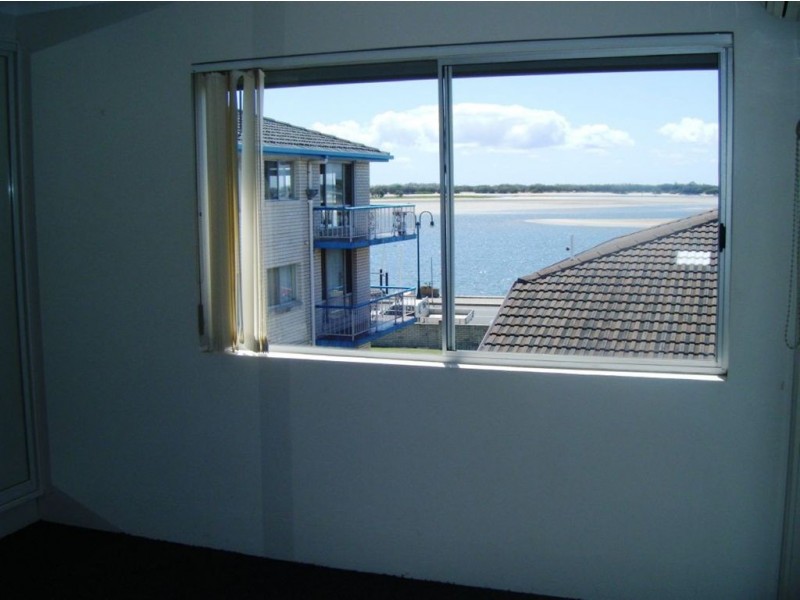 8/294 Marine Parade, Labrador QLD 4215