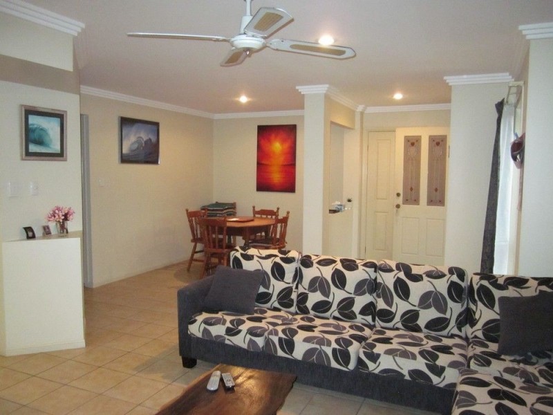 1/7 Middle Street, Labrador QLD 4215