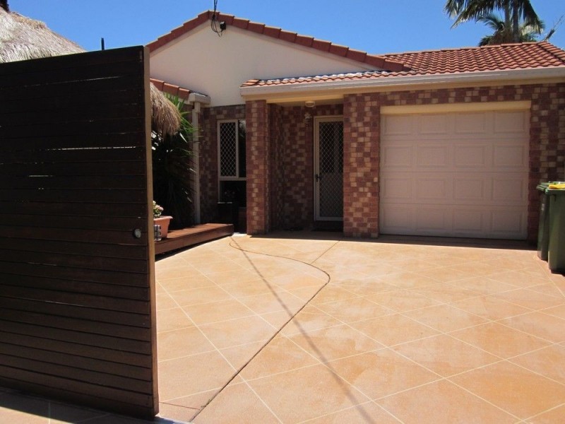 1/7 Middle Street, Labrador QLD 4215