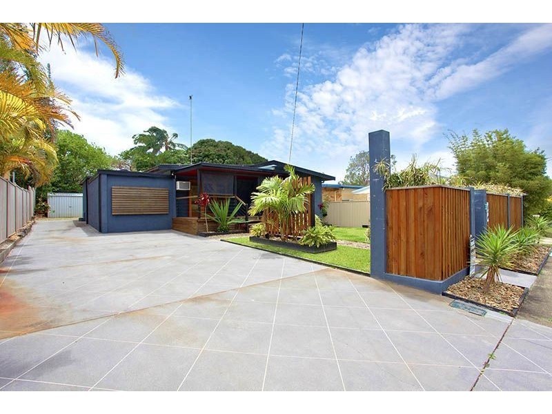 15 Goss Avenue, Labrador QLD 4215