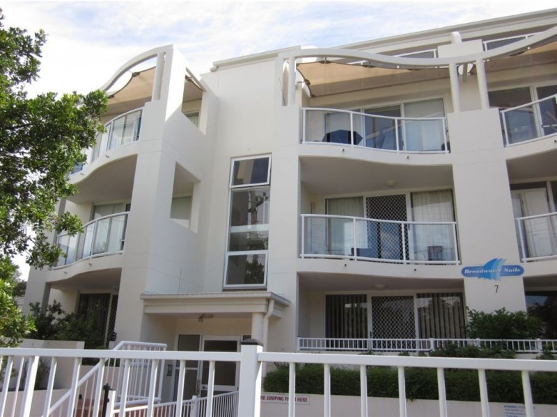 1/7 Whiting Street, Labrador QLD 4215