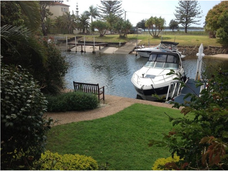 1/9 Madang Crescent, Runaway Bay QLD 4216