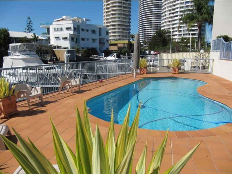 1/9 Madang Crescent, Runaway Bay QLD 4216