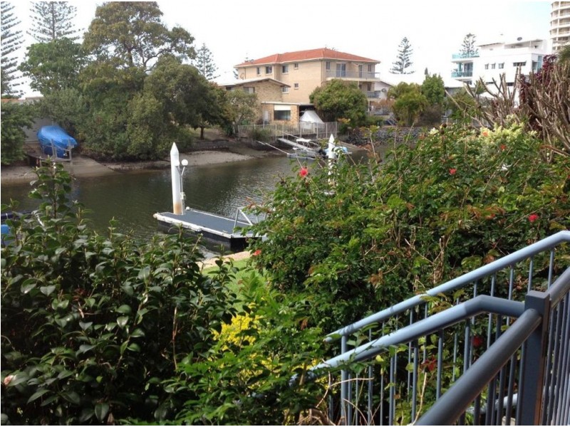 1/9 Madang Crescent, Runaway Bay QLD 4216