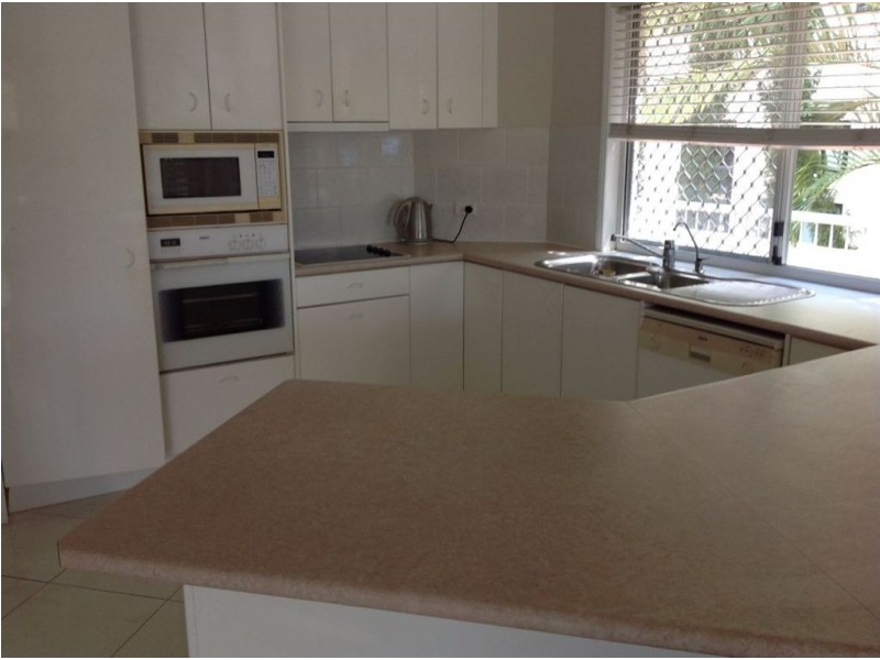 1/9 Madang Crescent, Runaway Bay QLD 4216