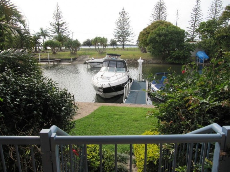 1/9 Madang Crescent, Runaway Bay QLD 4216