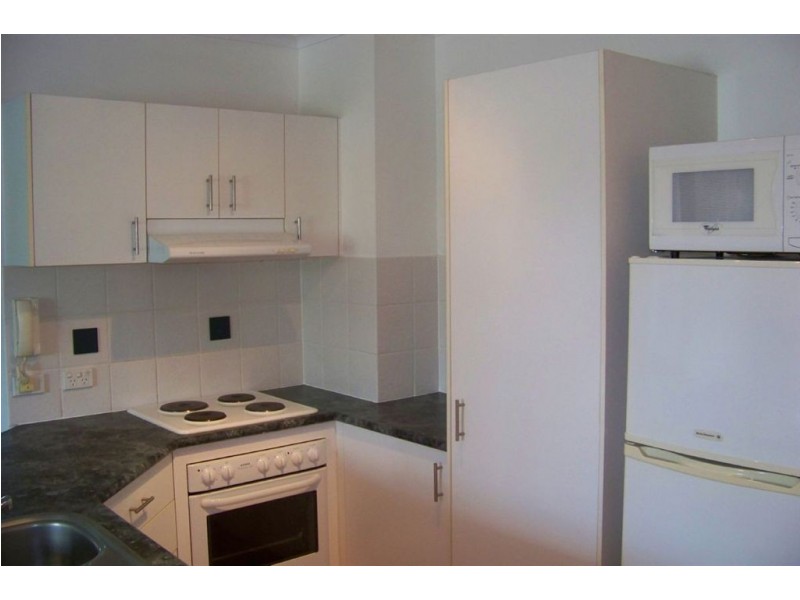 5/10 Bath St, Labrador QLD 4215