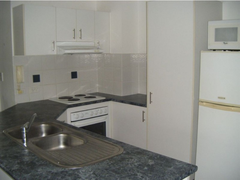 5/10 Bath St, Labrador QLD 4215