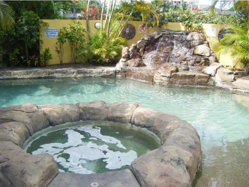 5/10 Bath St, Labrador QLD 4215