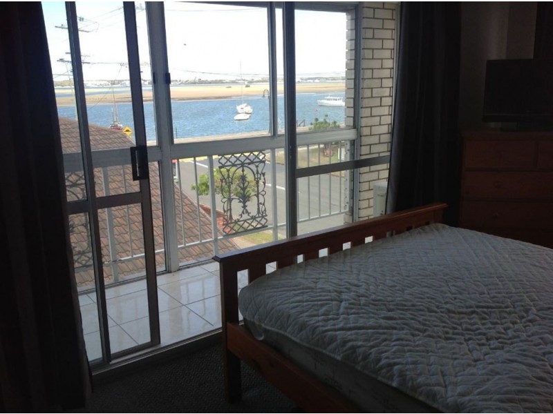 8/294 Marine Parade, Labrador QLD 4215
