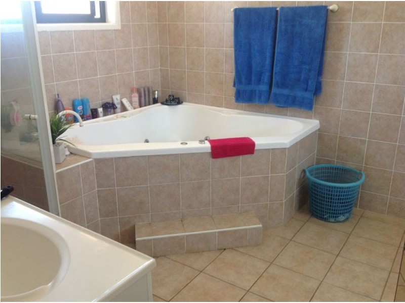 17 Magnolia Avenue, Hollywell QLD 4216