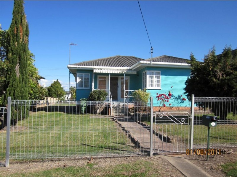 10 Third Ave, Labrador QLD 4215