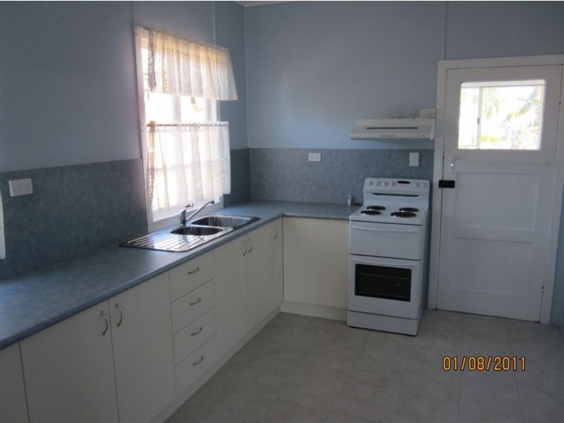 10 Third Ave, Labrador QLD 4215