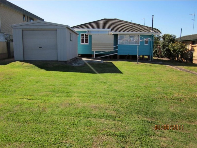 10 Third Ave, Labrador QLD 4215