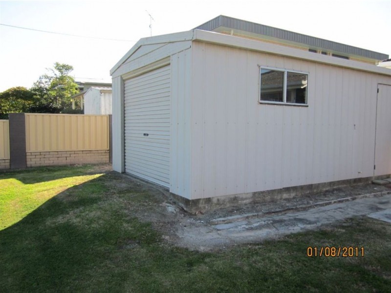 10 Third Ave, Labrador QLD 4215