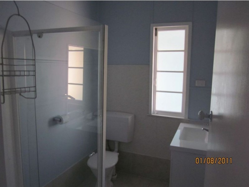 10 Third Ave, Labrador QLD 4215