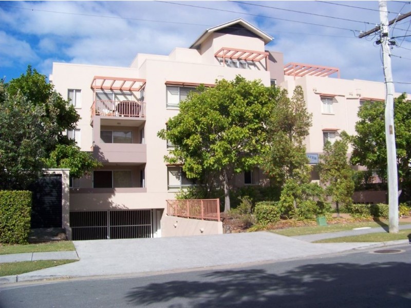 2/18 Parker St, Labrador QLD 4215