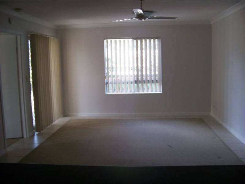 2/18 Parker St, Labrador QLD 4215