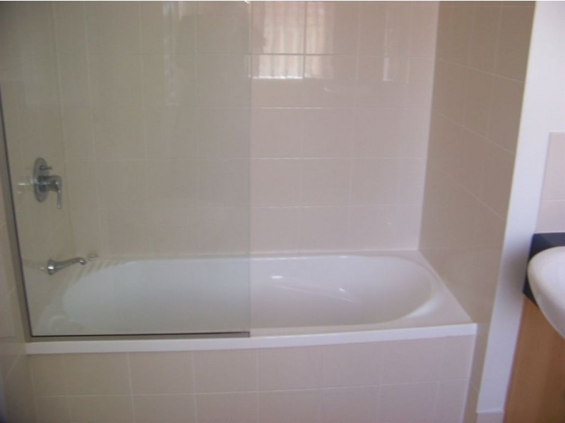 2/18 Parker St, Labrador QLD 4215