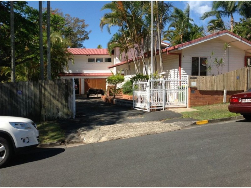 4 Hilltop Street, Labrador QLD 4215
