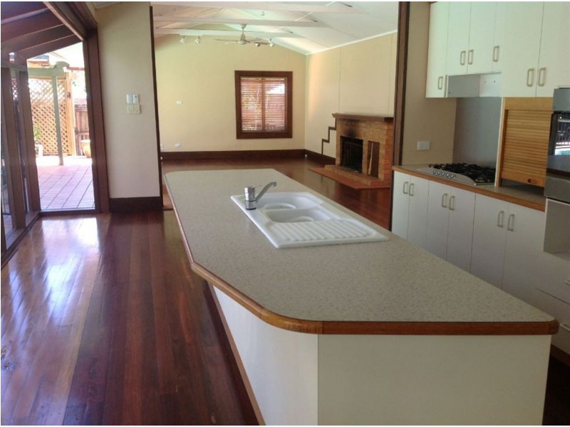 4 Hilltop Street, Labrador QLD 4215