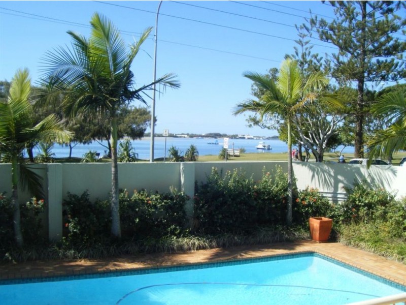 1/240 Marine Parade, Labrador QLD 4215